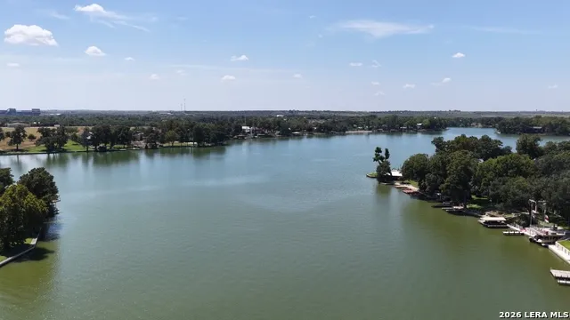 127 Fair Winds McQueeney, TX 78123