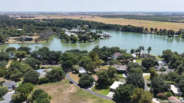 127 Fair Winds McQueeney, TX 78123