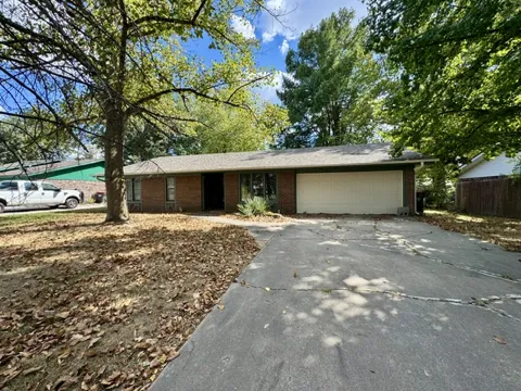 205 E Henson Avenue