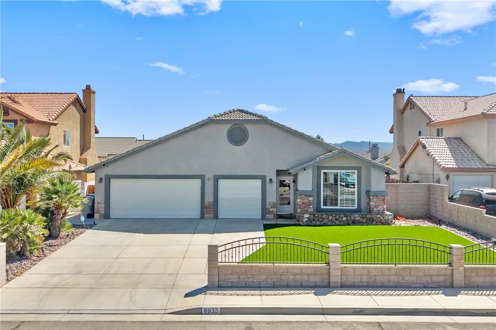 8935 Ironstone Court Hesperia, CA 92344