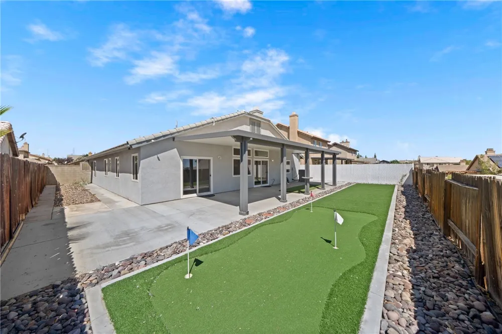 8935 Ironstone Court Hesperia, CA 92344