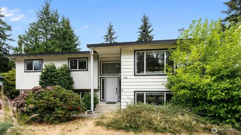 8618 NE 137th Street