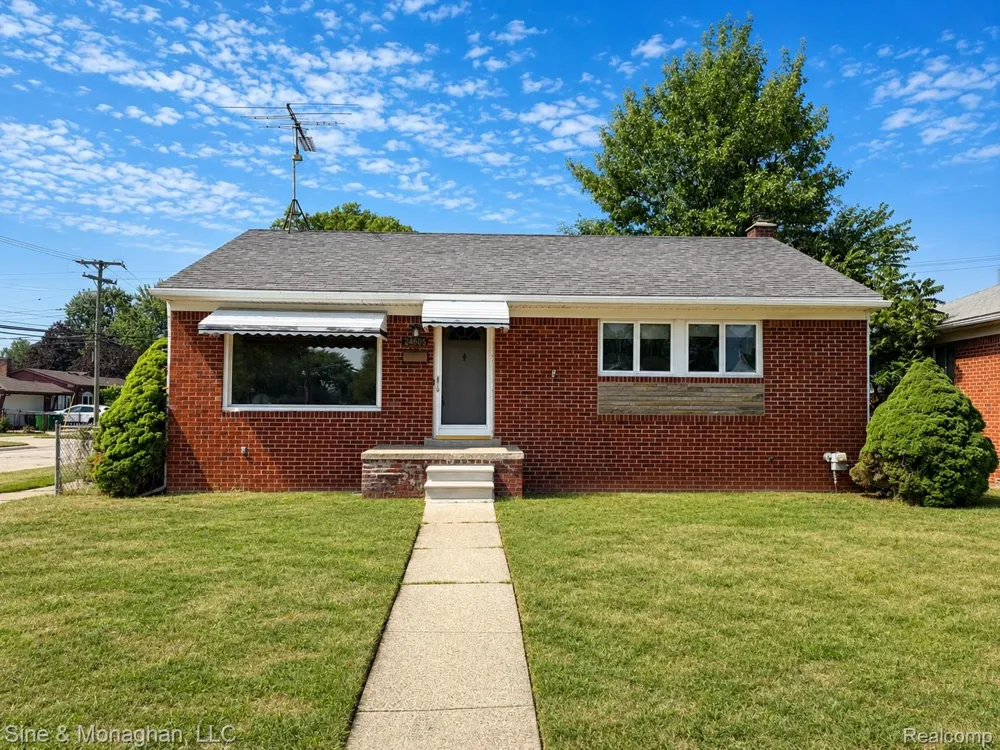 24805 Johnston Avenue Eastpointe City, MI 48021