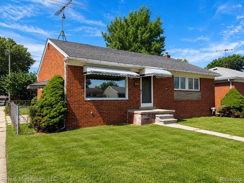 24805 Johnston Avenue Eastpointe City, MI 48021
