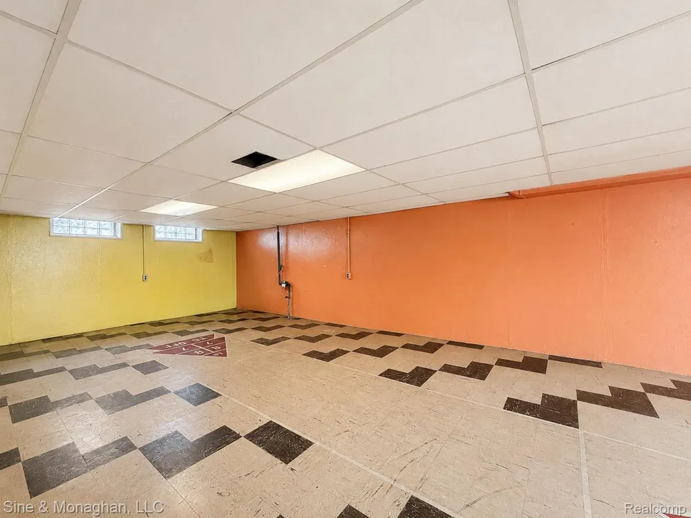 24805 Johnston Avenue Eastpointe City, MI 48021