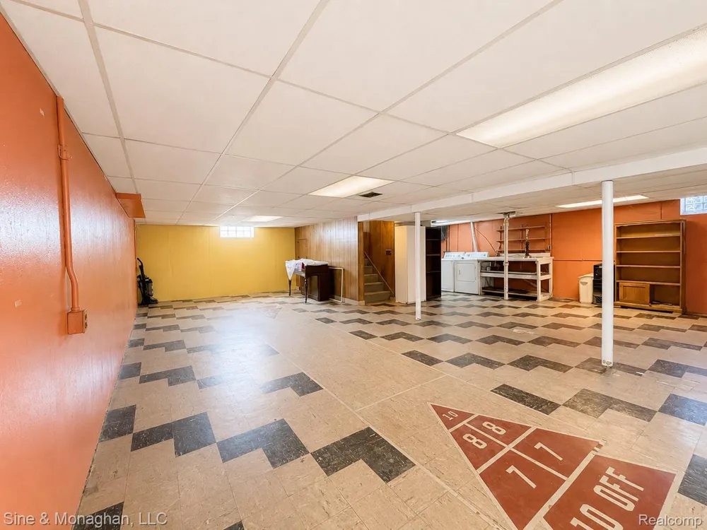 24805 Johnston Avenue Eastpointe City, MI 48021