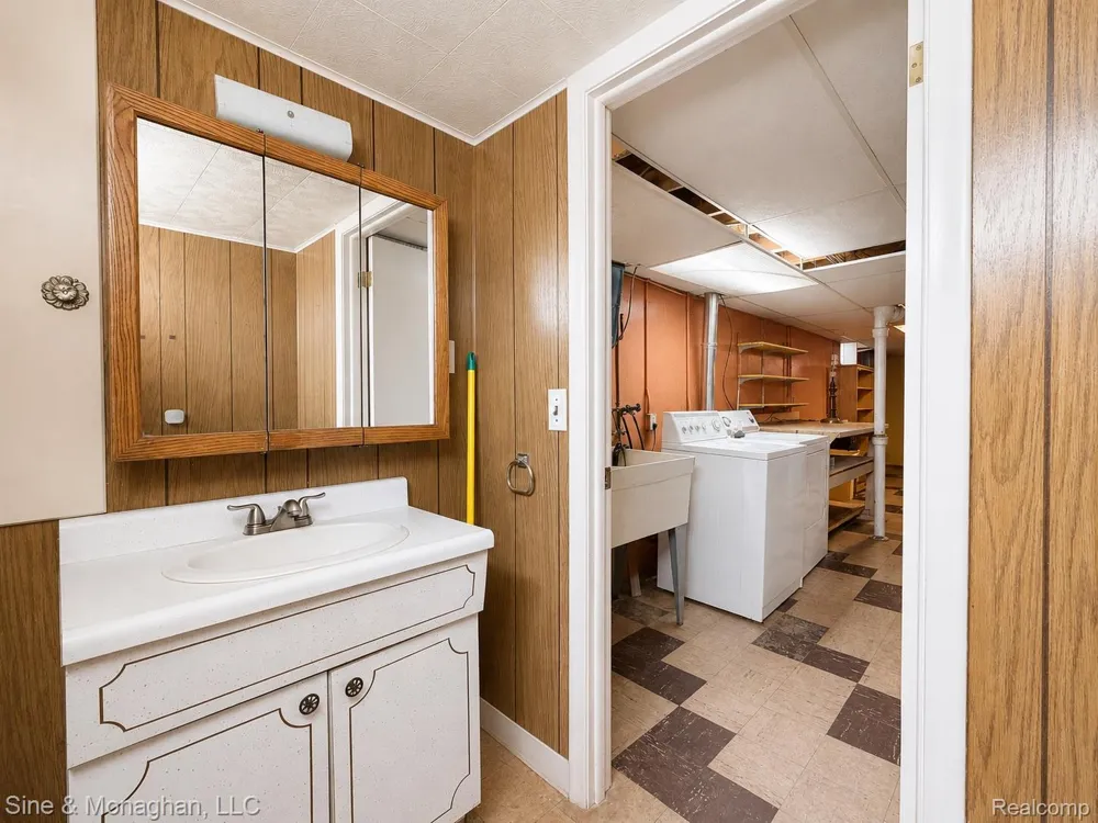 24805 Johnston Avenue Eastpointe City, MI 48021