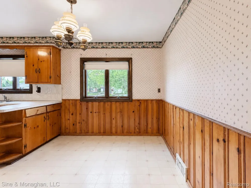 24805 Johnston Avenue Eastpointe City, MI 48021