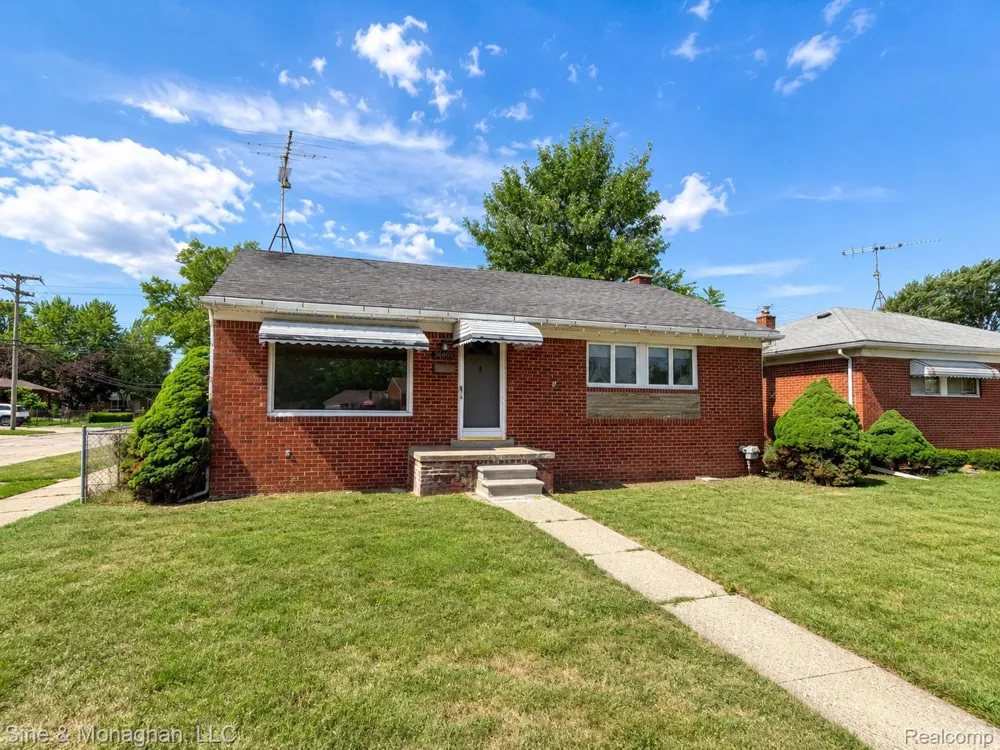 24805 Johnston Avenue Eastpointe City, MI 48021