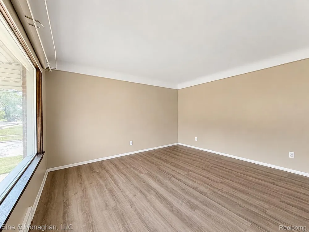 24805 Johnston Avenue Eastpointe City, MI 48021