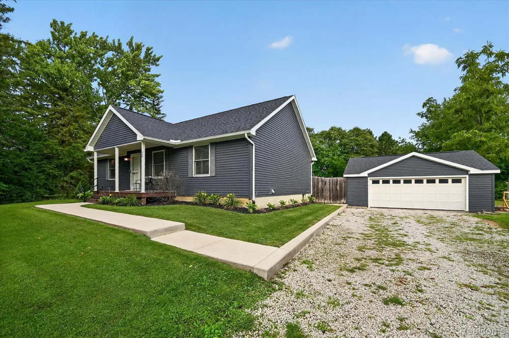734 Kent Street Carleton Village, MI 48117