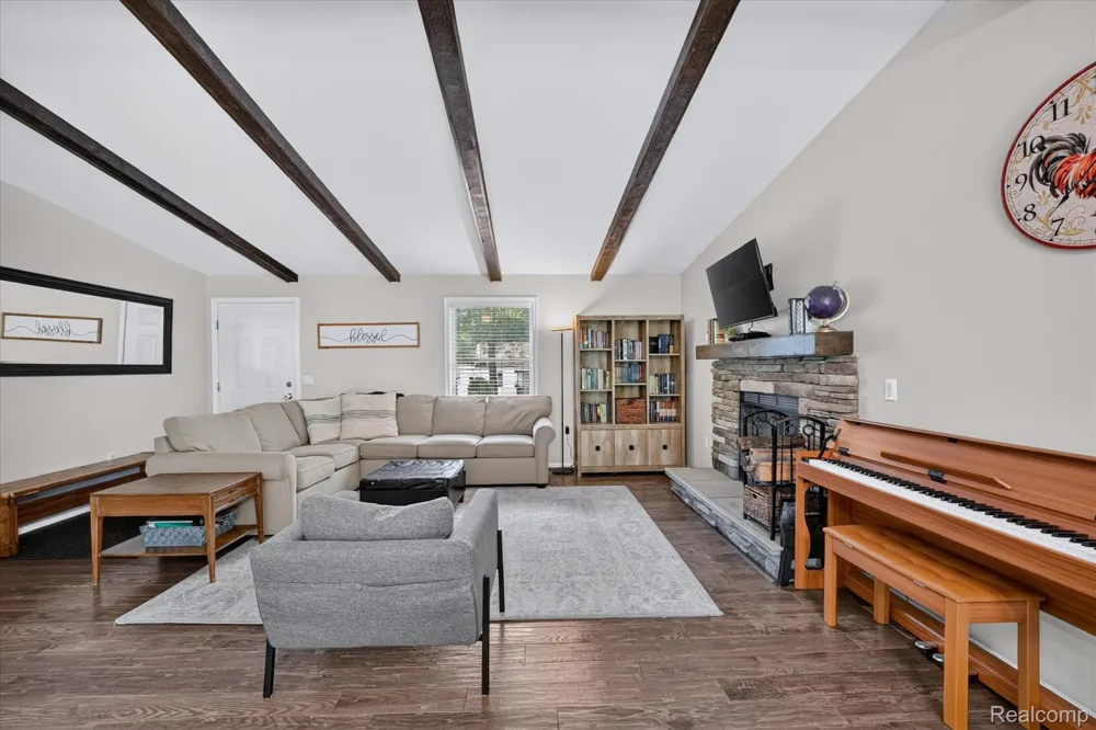 734 Kent Street Carleton Village, MI 48117