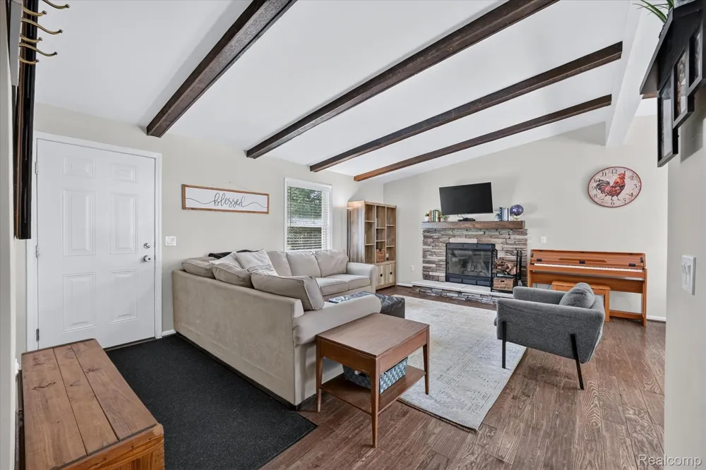 734 Kent Street Carleton Village, MI 48117