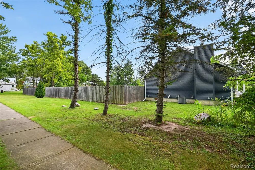 734 Kent Street Carleton Village, MI 48117