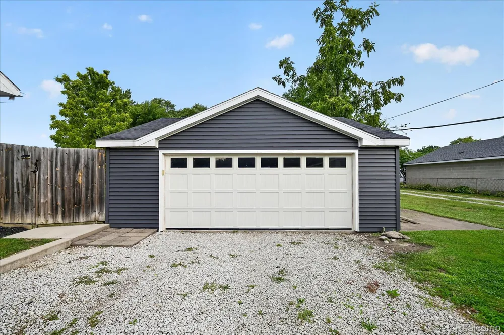 734 Kent Street Carleton Village, MI 48117