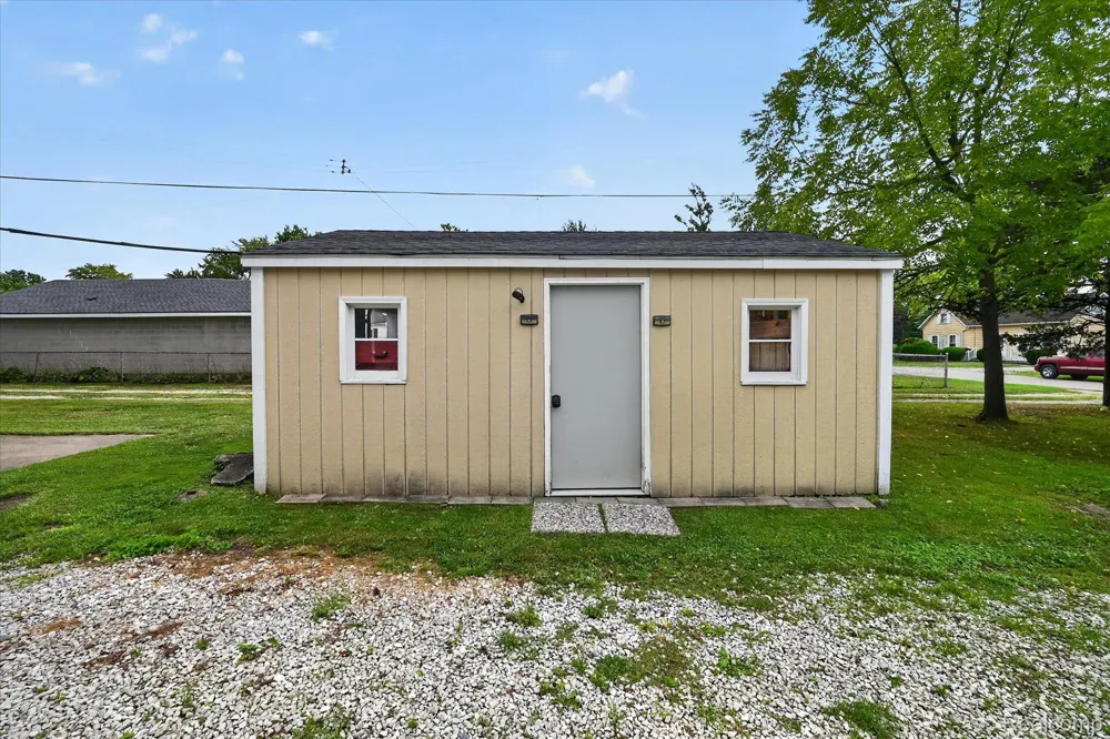 734 Kent Street Carleton Village, MI 48117