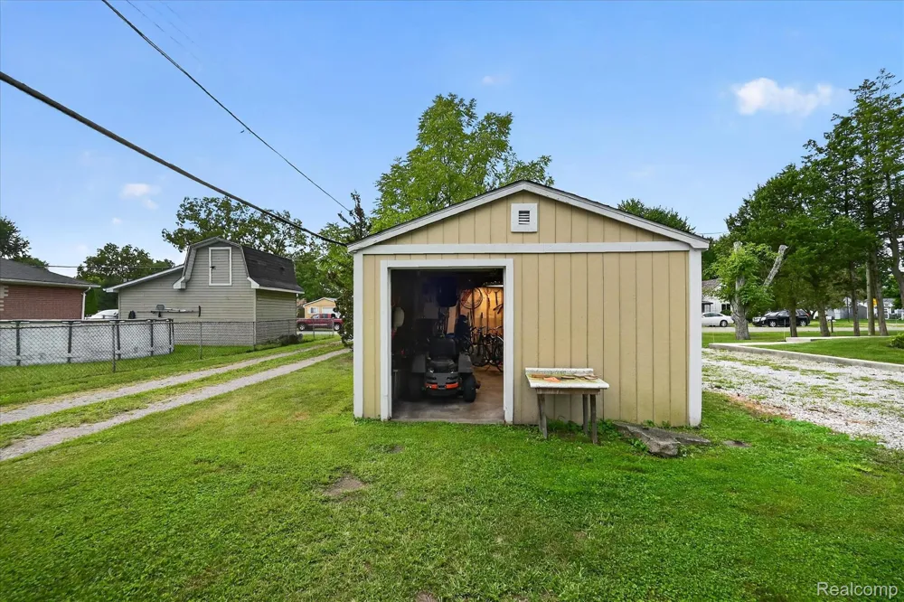 734 Kent Street Carleton Village, MI 48117
