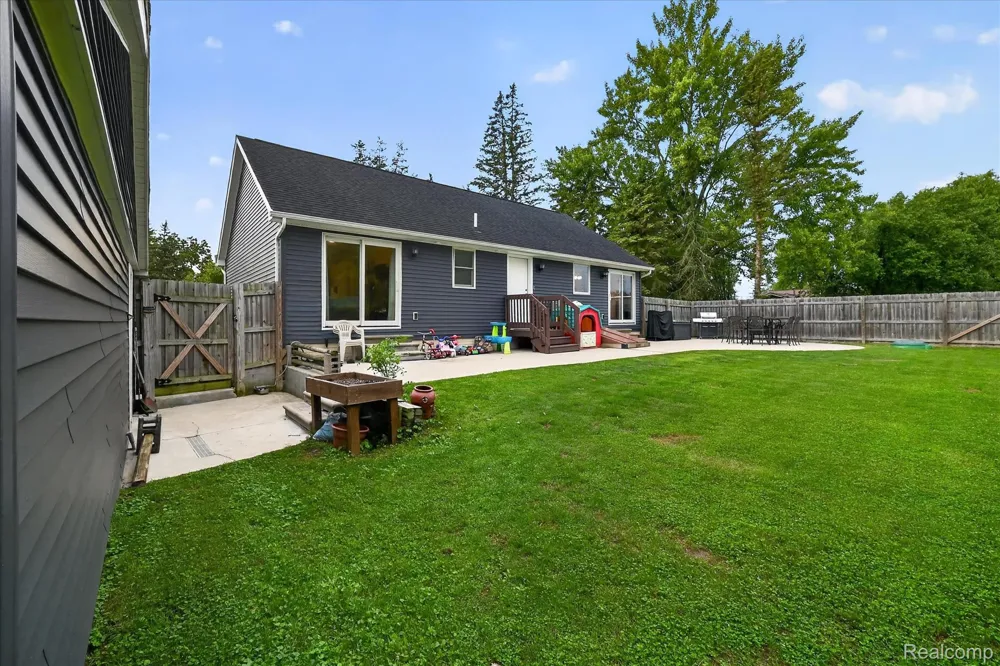 734 Kent Street Carleton Village, MI 48117