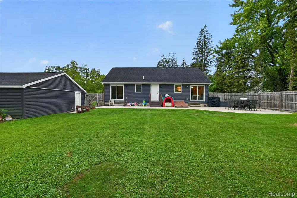 734 Kent Street Carleton Village, MI 48117
