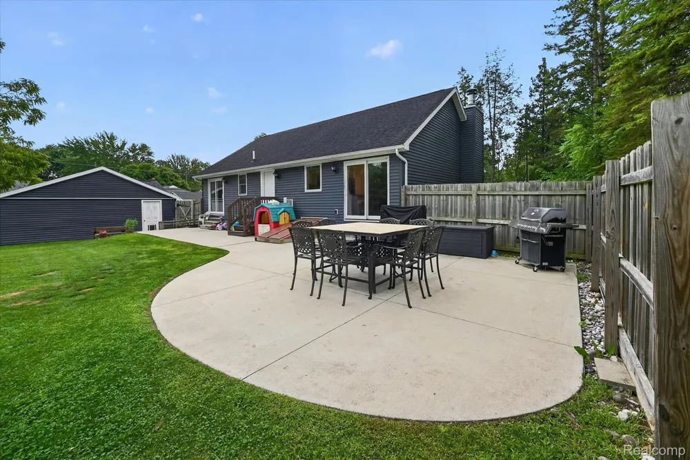 734 Kent Street Carleton Village, MI 48117