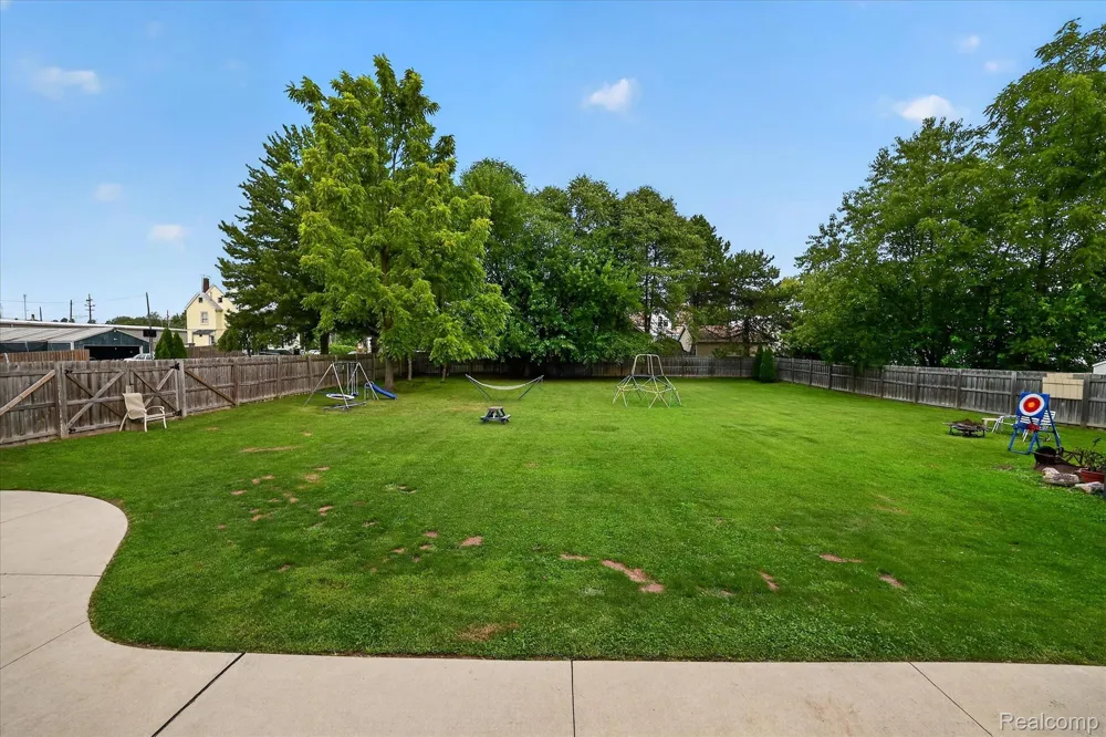 734 Kent Street Carleton Village, MI 48117