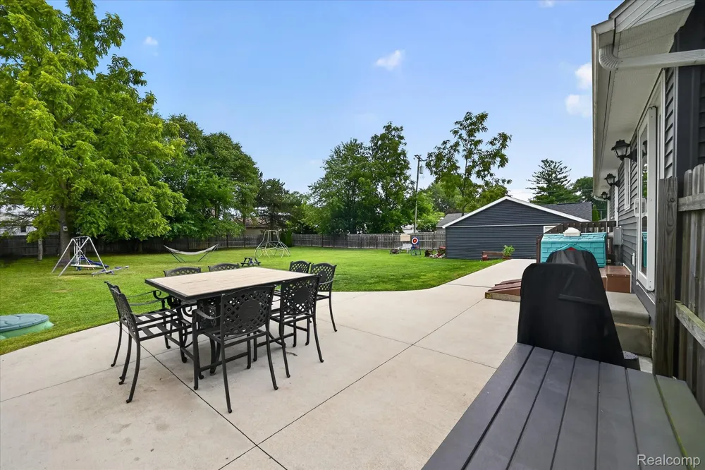 734 Kent Street Carleton Village, MI 48117