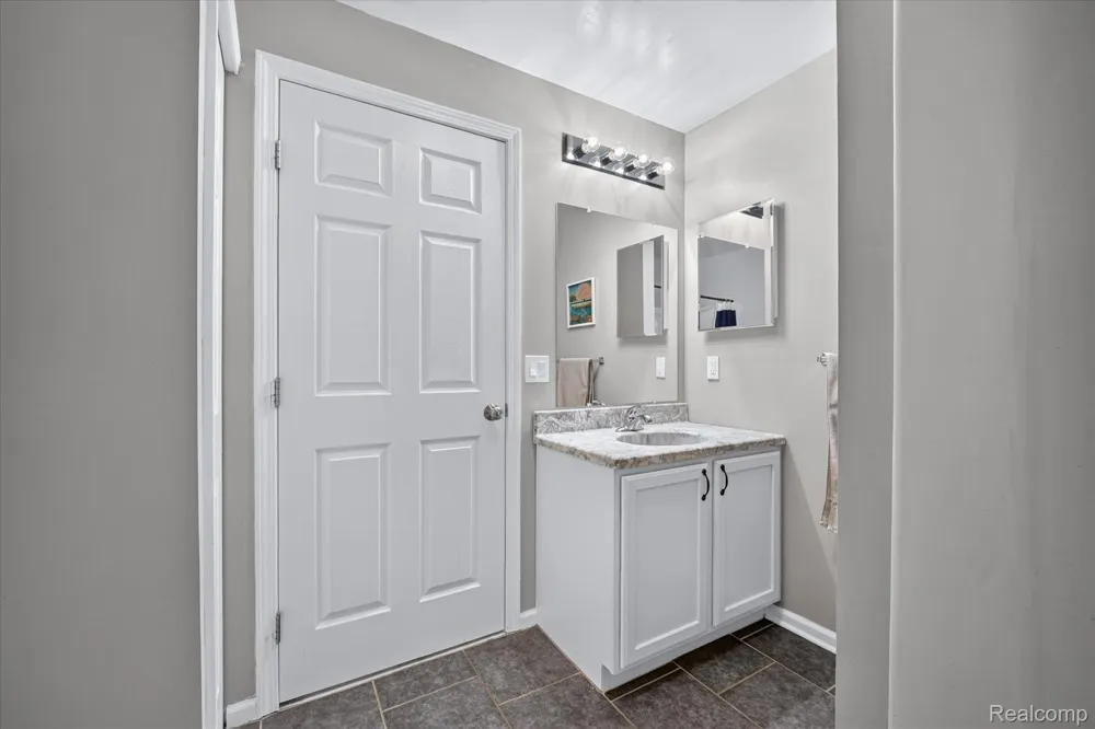 734 Kent Street Carleton Village, MI 48117