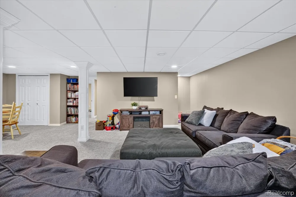 734 Kent Street Carleton Village, MI 48117