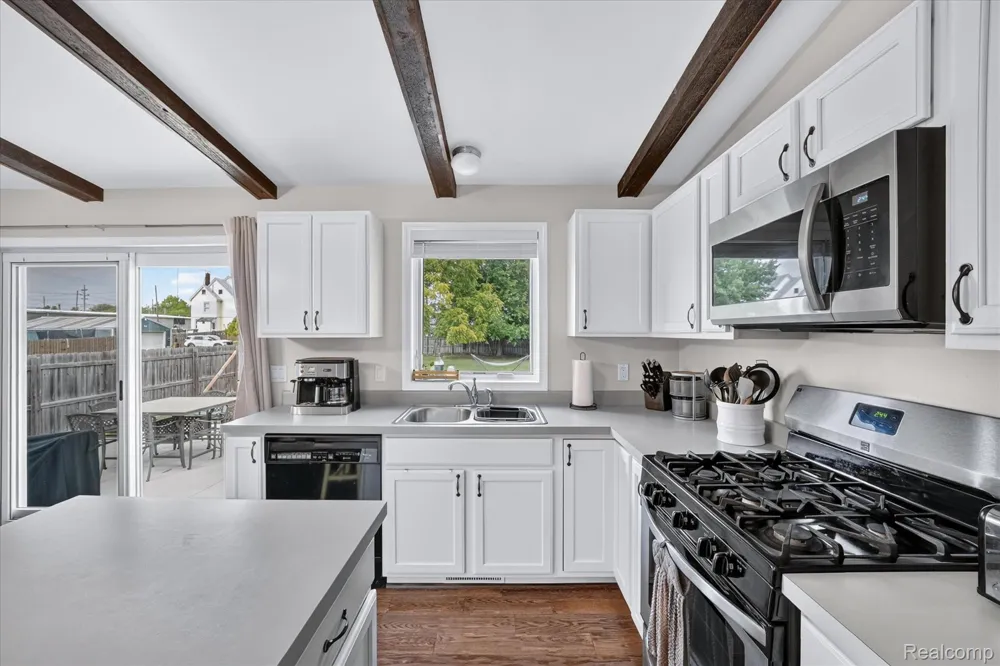 734 Kent Street Carleton Village, MI 48117