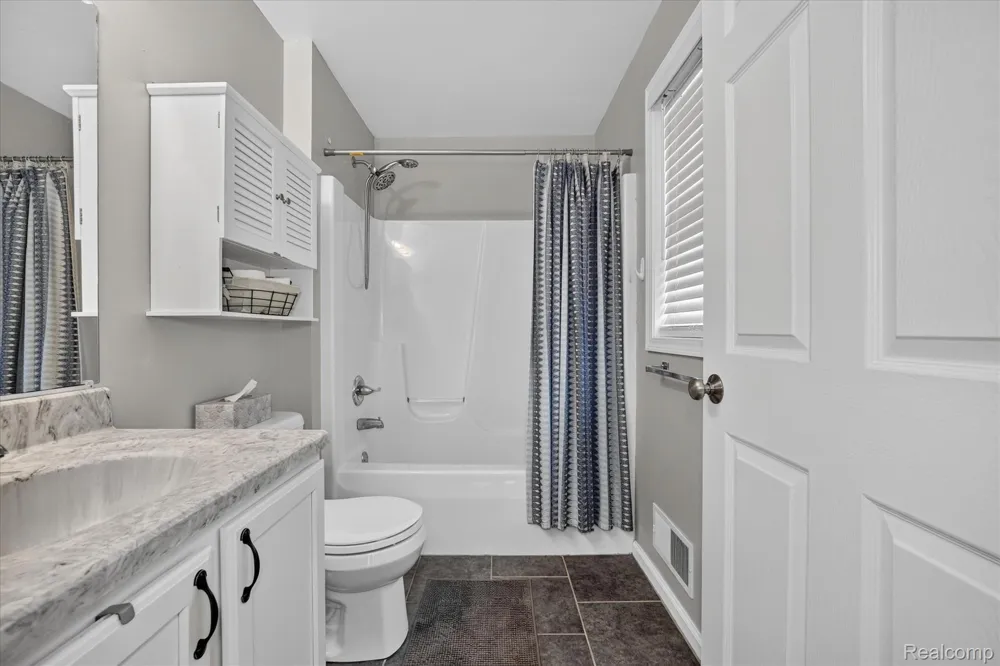 734 Kent Street Carleton Village, MI 48117