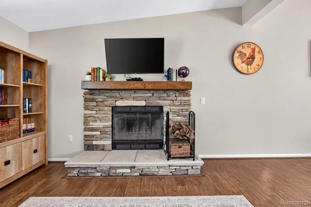 734 Kent Street Carleton Village, MI 48117