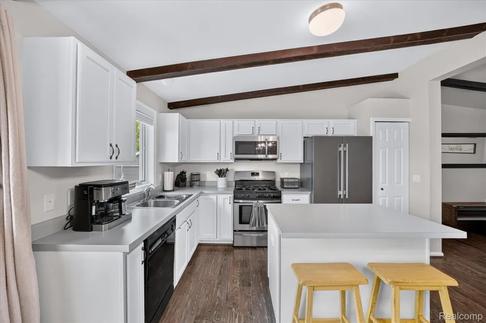 734 Kent Street Carleton Village, MI 48117