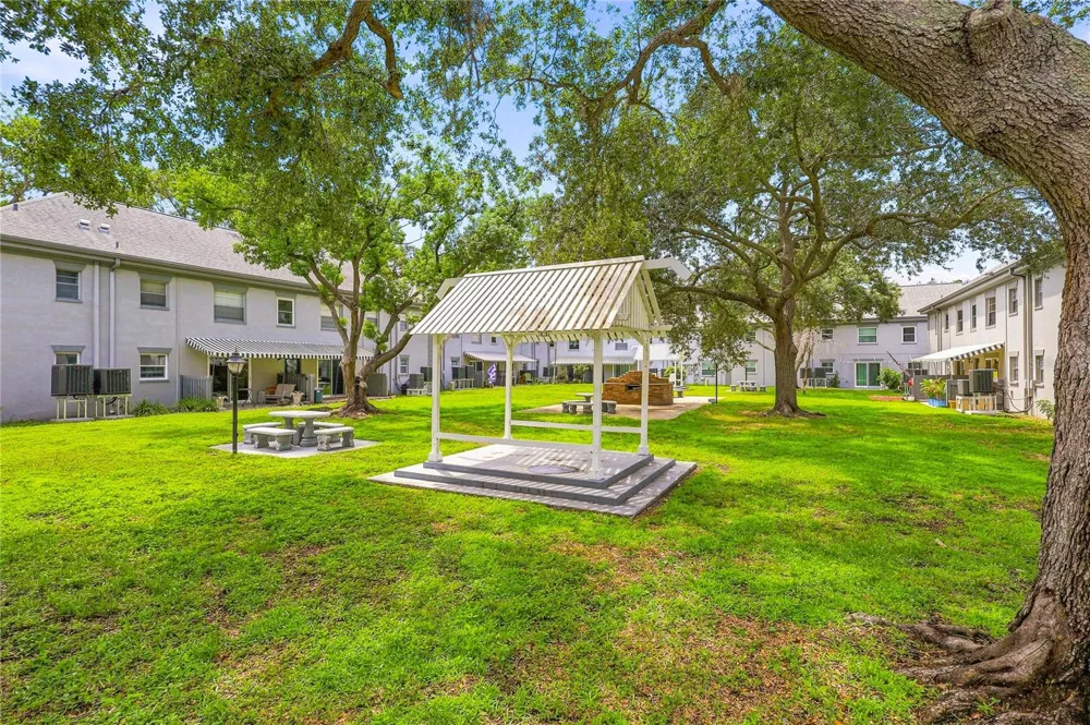 1180 RUE DES ROIS #1A South Pasadena, FL 33707