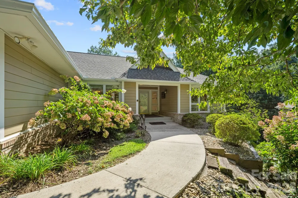 324 DAWNBROOK DRIVE Flat Rock, NC 28731
