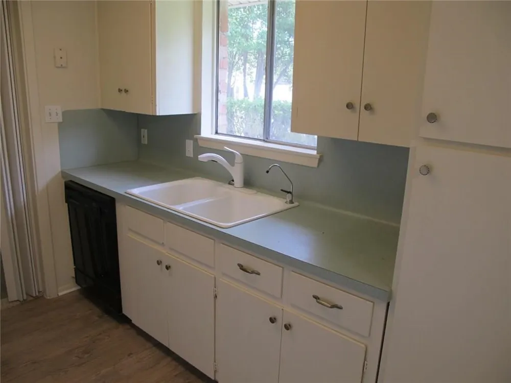1213 S Meadows Drive Austin, TX 78758