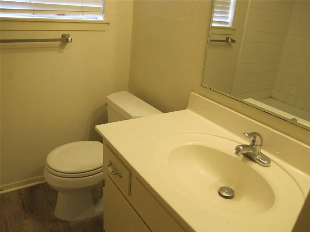 1213 S Meadows Drive Austin, TX 78758