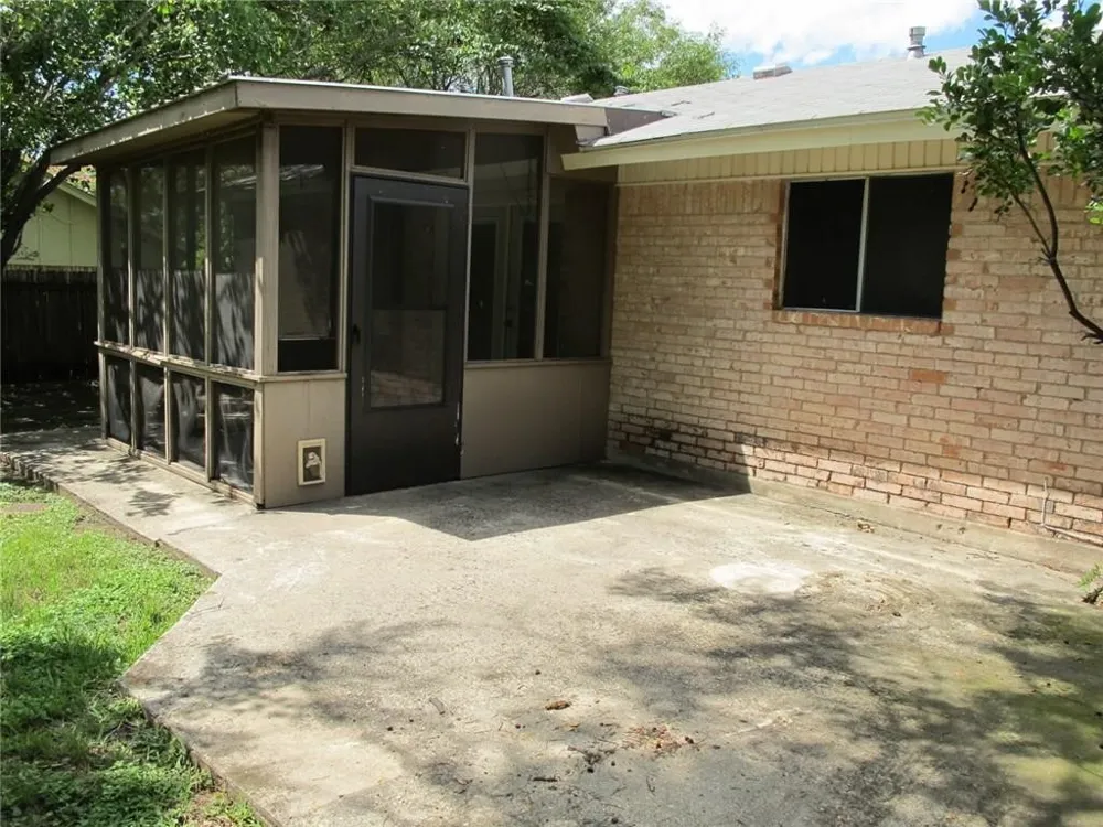 1213 S Meadows Drive Austin, TX 78758