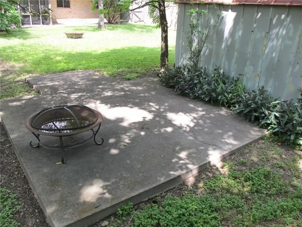 1213 S Meadows Drive Austin, TX 78758