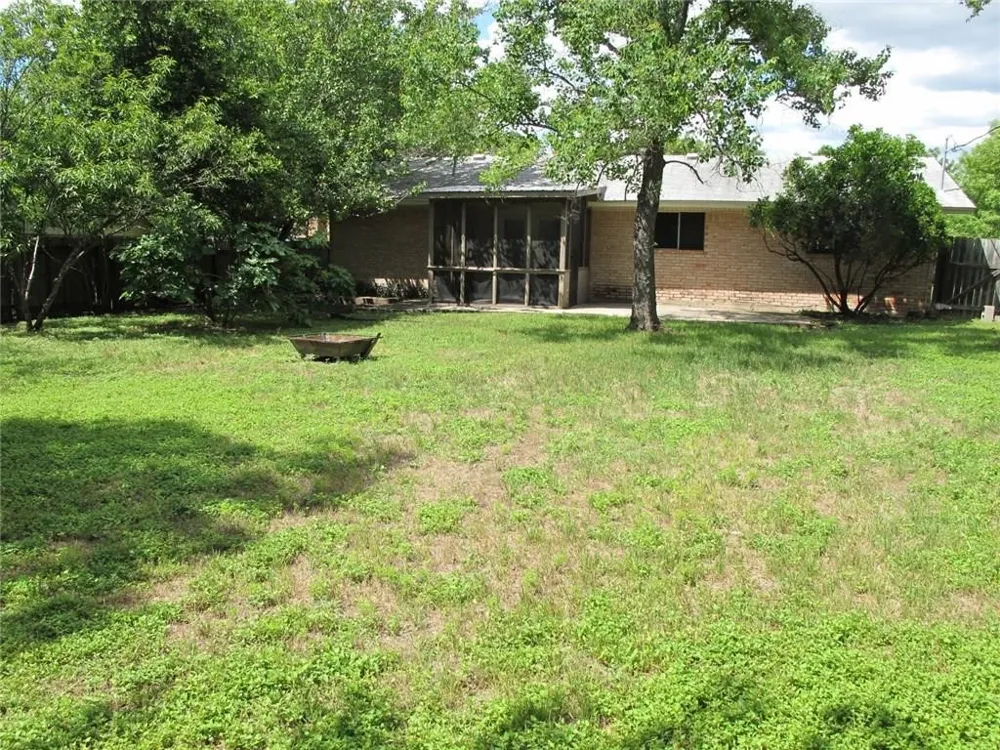 1213 S Meadows Drive Austin, TX 78758