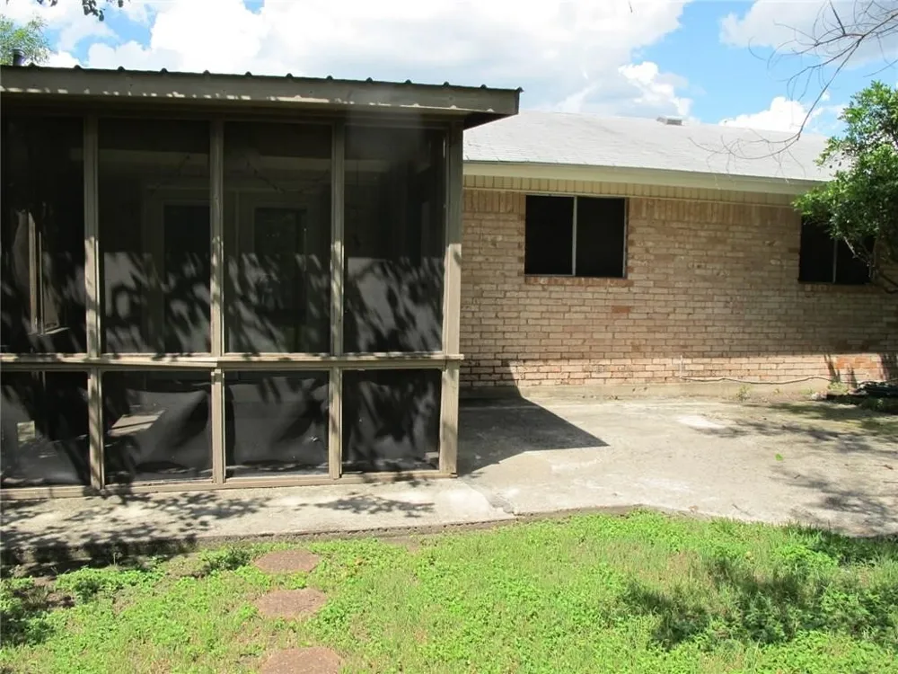 1213 S Meadows Drive Austin, TX 78758