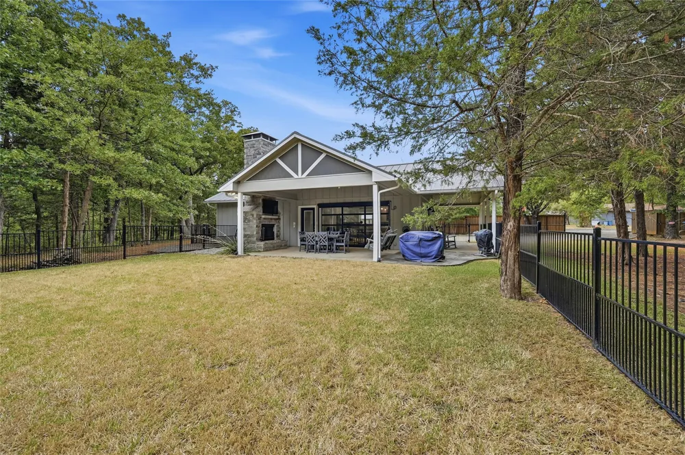 10 Holland Street Pottsboro, TX 75076