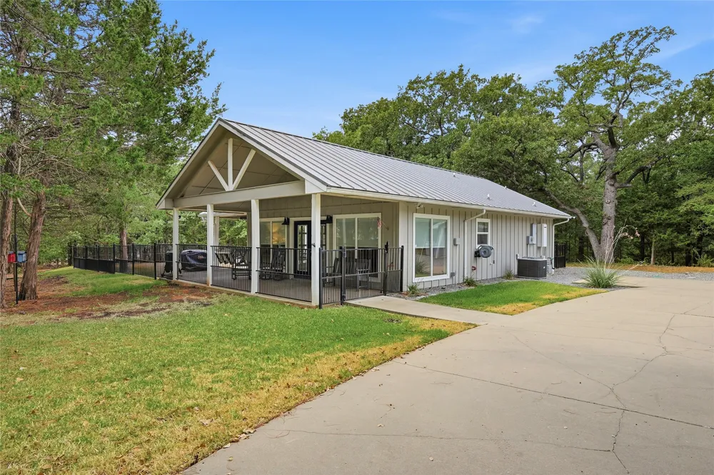 10 Holland Street Pottsboro, TX 75076