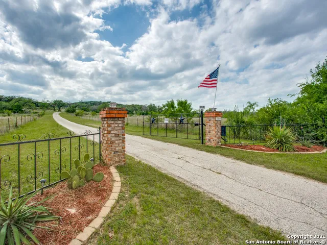 706 Paleface Ranch Rd S Spicewood, TX 78669