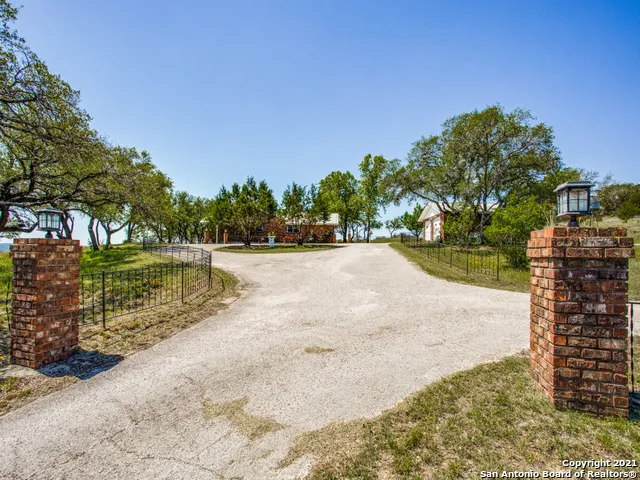 706 Paleface Ranch Rd S Spicewood, TX 78669