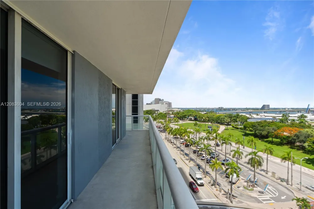 50 BISCAYNE BLVD #902 Miami, FL 33132