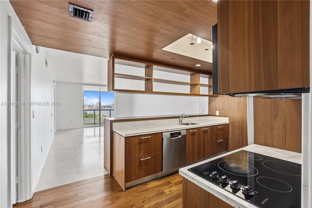 50 BISCAYNE BLVD #902 Miami, FL 33132