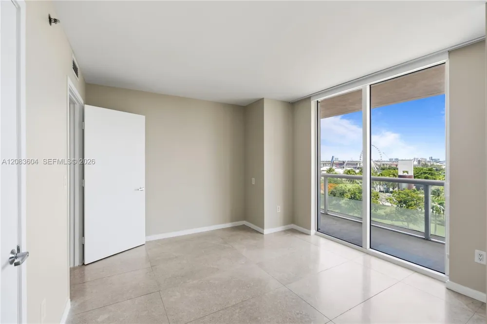 50 BISCAYNE BLVD #902 Miami, FL 33132