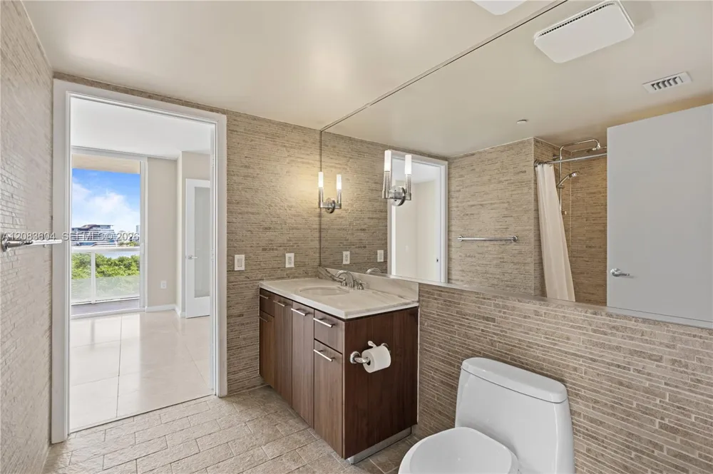 50 BISCAYNE BLVD #902 Miami, FL 33132