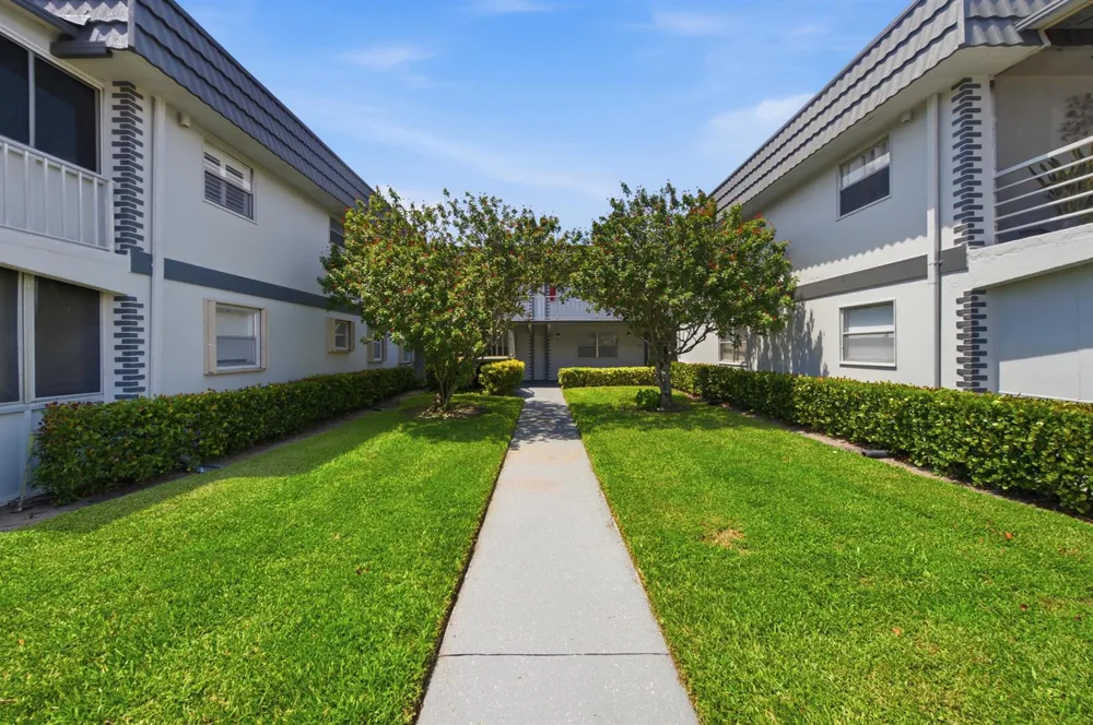273 Saxony F Delray Beach, FL 33446