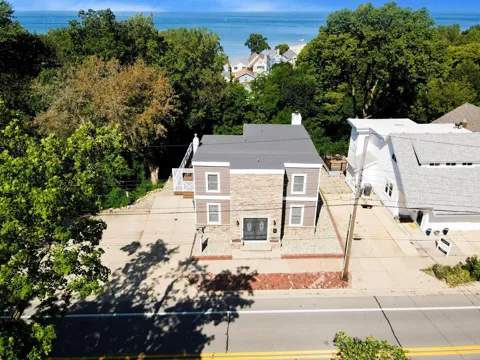 1008 Lake Boulevard